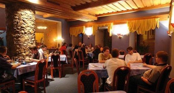 Hotel U Zlateho Byka Písek Kültér fotó