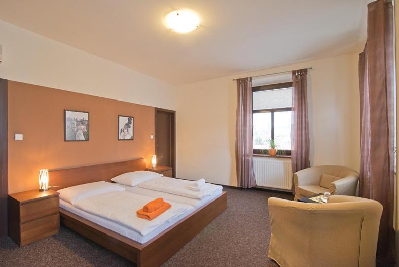 Hotel U Zlateho Byka Písek Szoba fotó