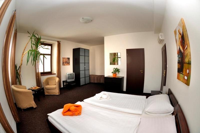 Hotel U Zlateho Byka Písek Kültér fotó